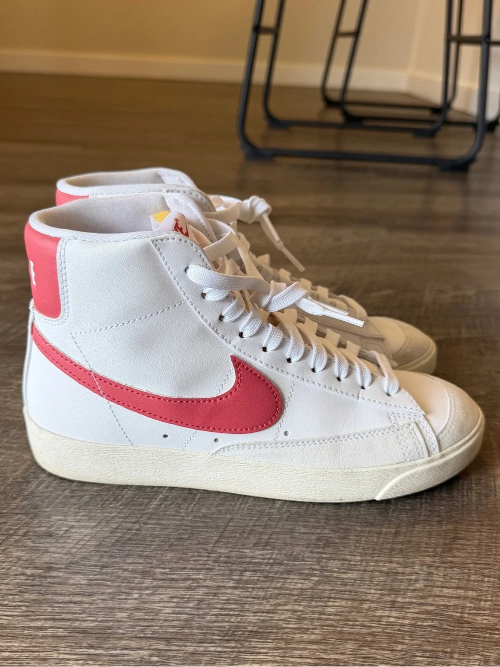 Nike Blazer mid 77 Women’s High-Top Sneakers red stardust Size 8.5